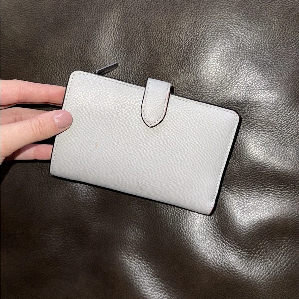 Kate Spade Grey/White Snap WALLET - Picture 2 of 3
